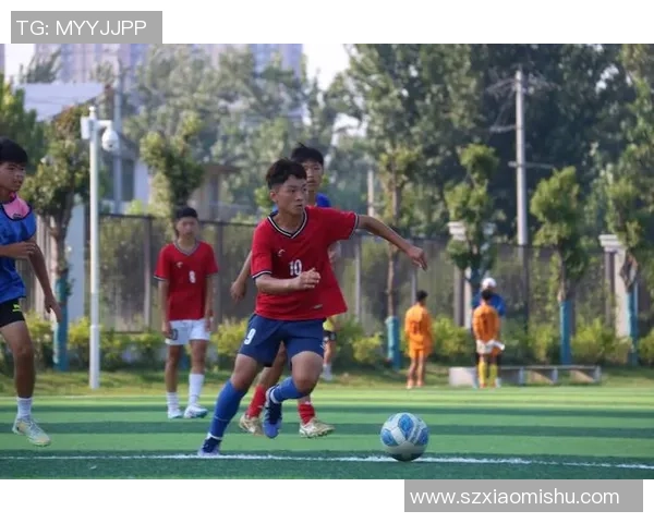 足球明星惊叹武术表演精彩瞬间引发热议与点赞